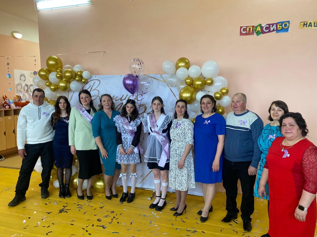 Последний звонок в любимой школе..